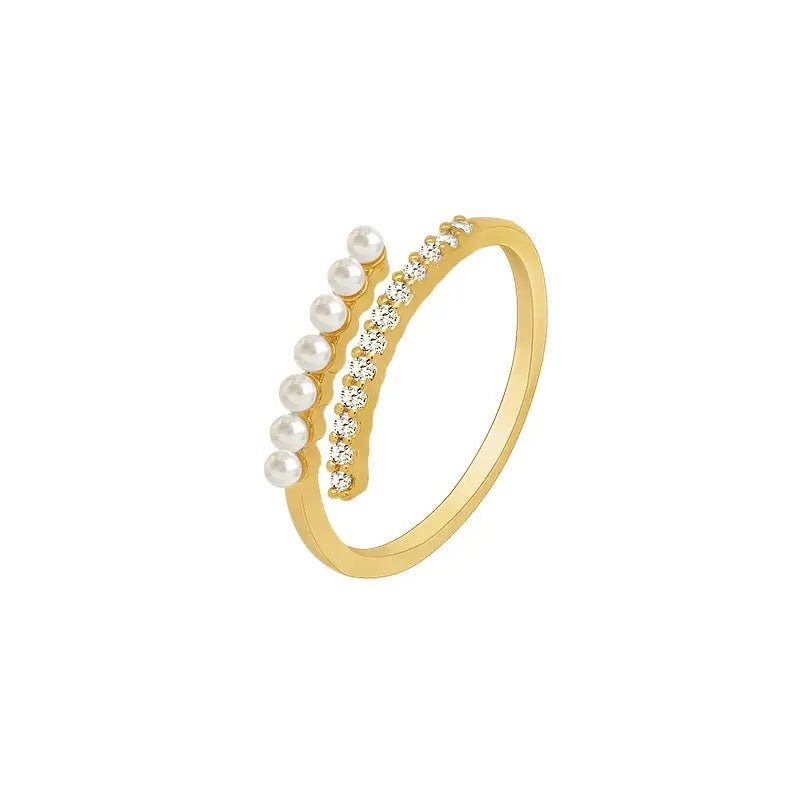 Close-up of micro rhinestones surrounding pearl | Dainty Diana