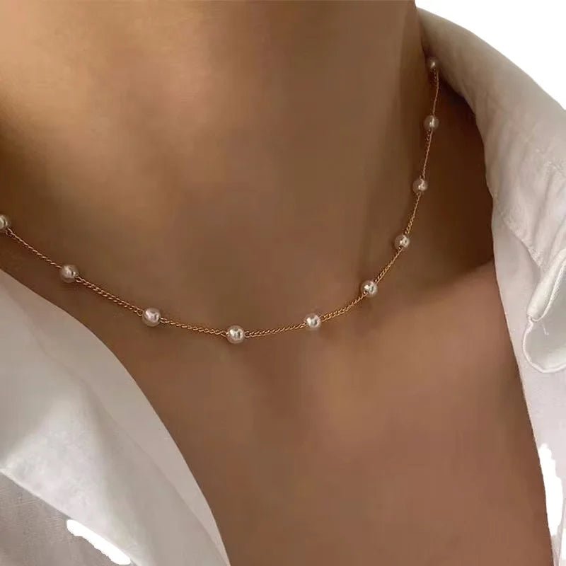 Faux pearl choker with lace and pendant – close-up detail | Dainty Diana