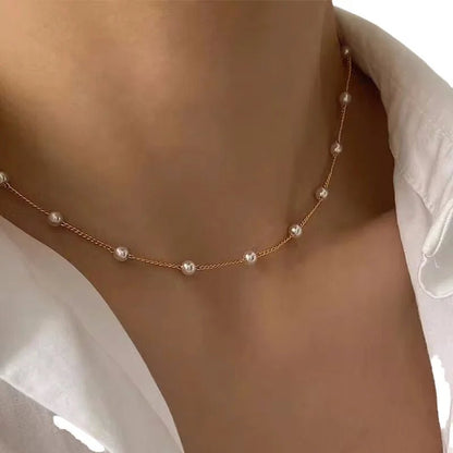 Faux pearl choker with lace and pendant – close-up detail | Dainty Diana