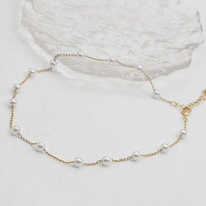 Romantic pearl choker with gold accent – flat lay composition | Dainty Diana